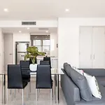 Breathtaking Ocean View Apt In Southport