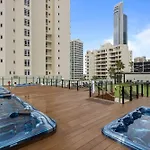 Cosy Studio With Ocean Views & Rooftop Jacuzzis