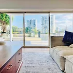 Waterfront Home In Heart Of Surfers Paradise
