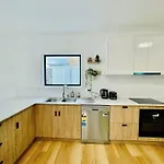 Waterfront Home In Heart Of Surfers Paradise