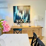 Waterfront Home In Heart Of Surfers Paradise