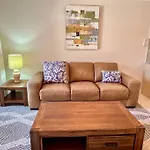 Renovated Beachside 1Br Apartment
