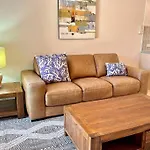 Renovated Beachside 1Br Apartment