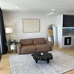 Broadbeach Luxury Ocean View Apartment - Oracle Tower 1 - 1Bed 1Study 1Bath 1Car