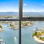 Self Contained Apartments At Chevron Renaissance - Privately Managed - Wow Stay