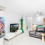Broadbeach 1-Bed With Pools, Gym & Secure Parking