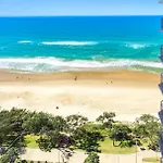 Beachfront Bliss 2Br 2Bath Ocean Views - Surfers