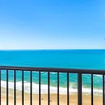 Beachfront Bliss 2Br 2Bath Ocean Views - Surfers