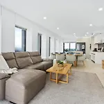 2 & 3 Bedroom Ocean View Apartments At Soul Surfers Paradise - Q Stay