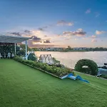 Immaculate Waterfront Residence-Masterpiece
