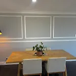 Beautiful Home In Burleigh Heads