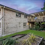 Beautiful Home In Burleigh Heads