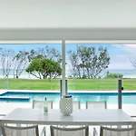 Sentosa On Tugun - Beachfront 5 Bedroom