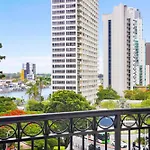 Chevron Renaissance Surfers Paradise Sleeps 10 4Th Floor - Optimise Bnb