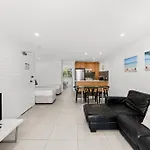 Surfers Paradise- Meters From The Beach!