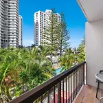 Surfers Paradise- Meters From The Beach!