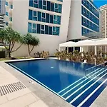 Lvl 39 - Panoramic Hilton Living With Ocean Views