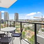 Luxury 2-Bedroom Apartment - Tryp Hotel