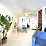Surfers Beachfront Family Retreat