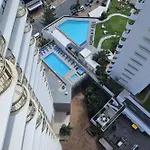 Surfers Paradise Absolute Beachfront With Views, High Level 1Br Apt - Ideal For Couples Or 2 Ppl Travelling Together