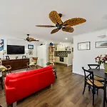 Beachfront Burleigh Getaway!