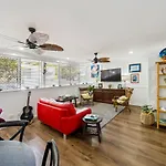 Beachfront Burleigh Getaway!