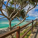 Beachfront Burleigh Getaway!