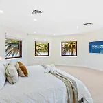 Main River Grandeur Mansion, 5Bed, Pool & Sauna