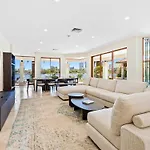 Main River Grandeur Mansion, 5Bed, Pool & Sauna