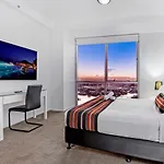 Level 45 Luxury Sub-Penthouse In Towers Of Chevron