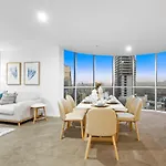 Level 45 Luxury Sub-Penthouse In Towers Of Chevron