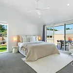 Family Retreat In Burleigh