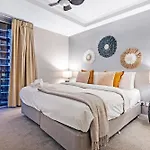 Chevron Renaissance - Qstay