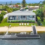 Water View Family Getaway - Wifi, Pool, Bbq