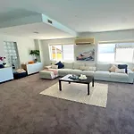 Surfers Paradise Waterfront Holiday Home - Private Pool And Dock