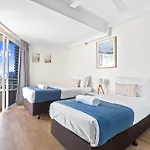3 Bedroom Ocean View Unit At Zenith In Surfers Paradise - Q Stay