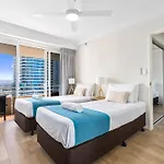 3 Bedroom Ocean View Unit At Zenith In Surfers Paradise - Q Stay