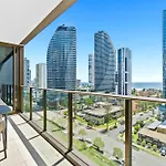 \'Beachside Glow\' Gleaming Getaway On The Gold Coast