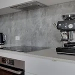 Chic 3Br In Gold Coast Steps From The Beach