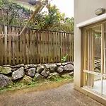 Chic Double Story Entire Home In Gold Coast