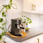 Stylish 3-Br Home In The Heart Of The Gold Coast