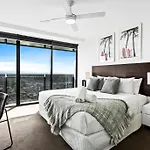 Circle On Cavill - One Bedroom Apartments - Self Contained & Privately Managed