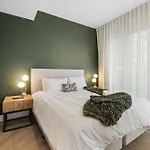 Luxury Broadbeach Escape With A Private Courtyard