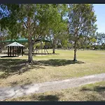 Close To Surfers & Theme Parks Townhouse With Yard