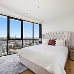 Surfers Paradise Stunning Getaway With Ocean And River Views