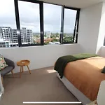 Cozy 1-Bedroom Unit In The Heart Of The Gold Coast