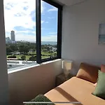 Cozy 1-Bedroom Unit In The Heart Of The Gold Coast