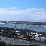 Cozy 1-Bedroom Unit In The Heart Of The Gold Coast