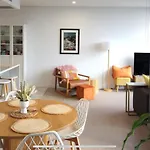 Cozy 1-Bedroom Unit In The Heart Of The Gold Coast