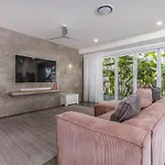 Palm Paradise: Luxury Villa Escape By The Beach